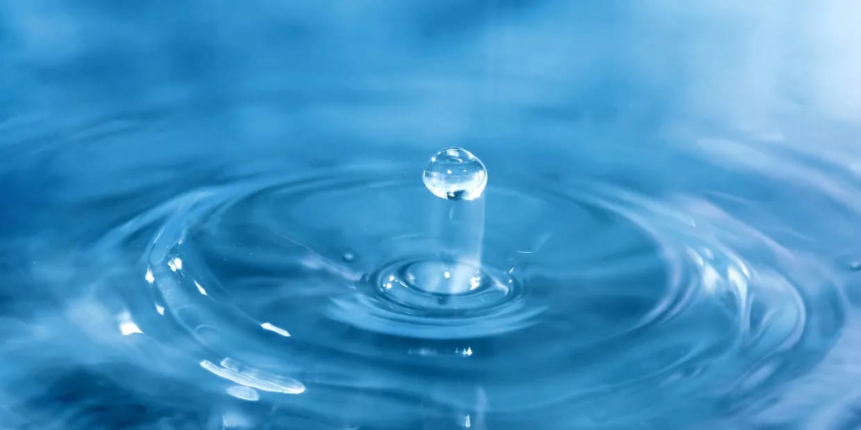 cr=w_1240,h_620 Water drops